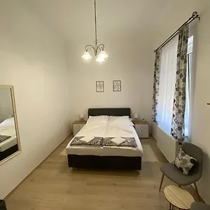 Rad-var Apartmanhaz Apartament