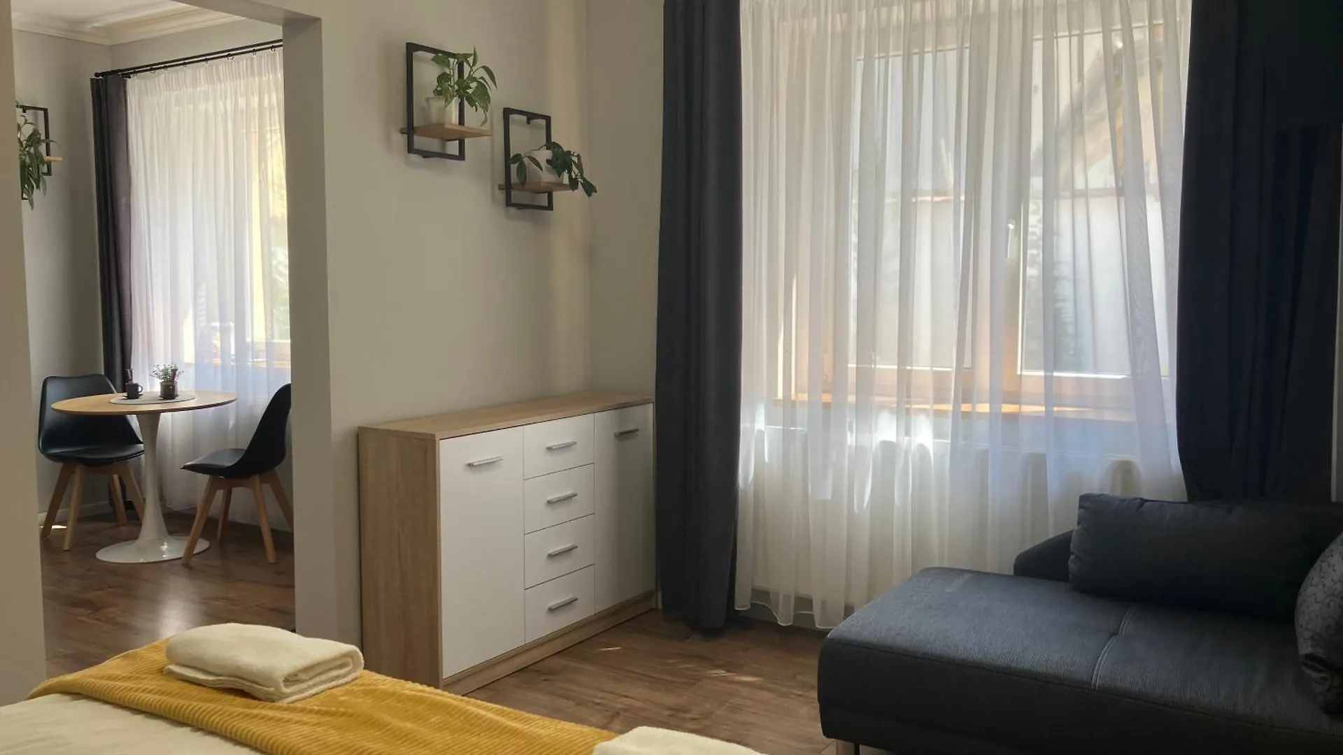 Illa Apartments 에게르