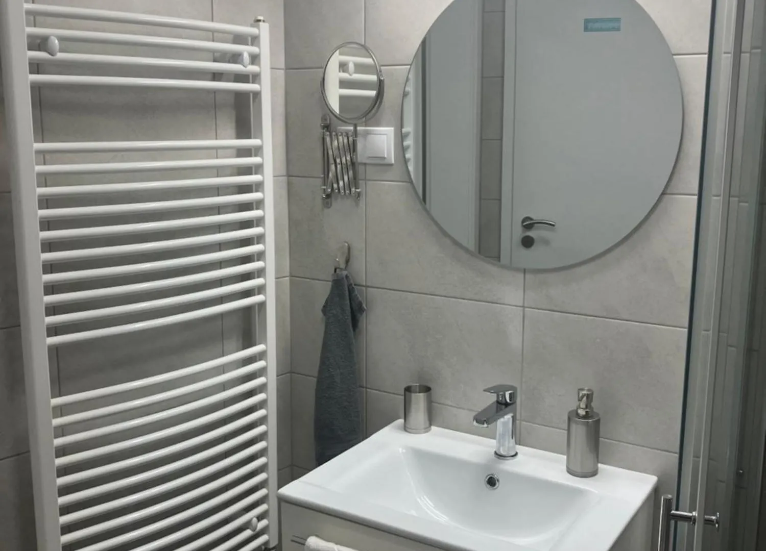Illa Apartments 에게르