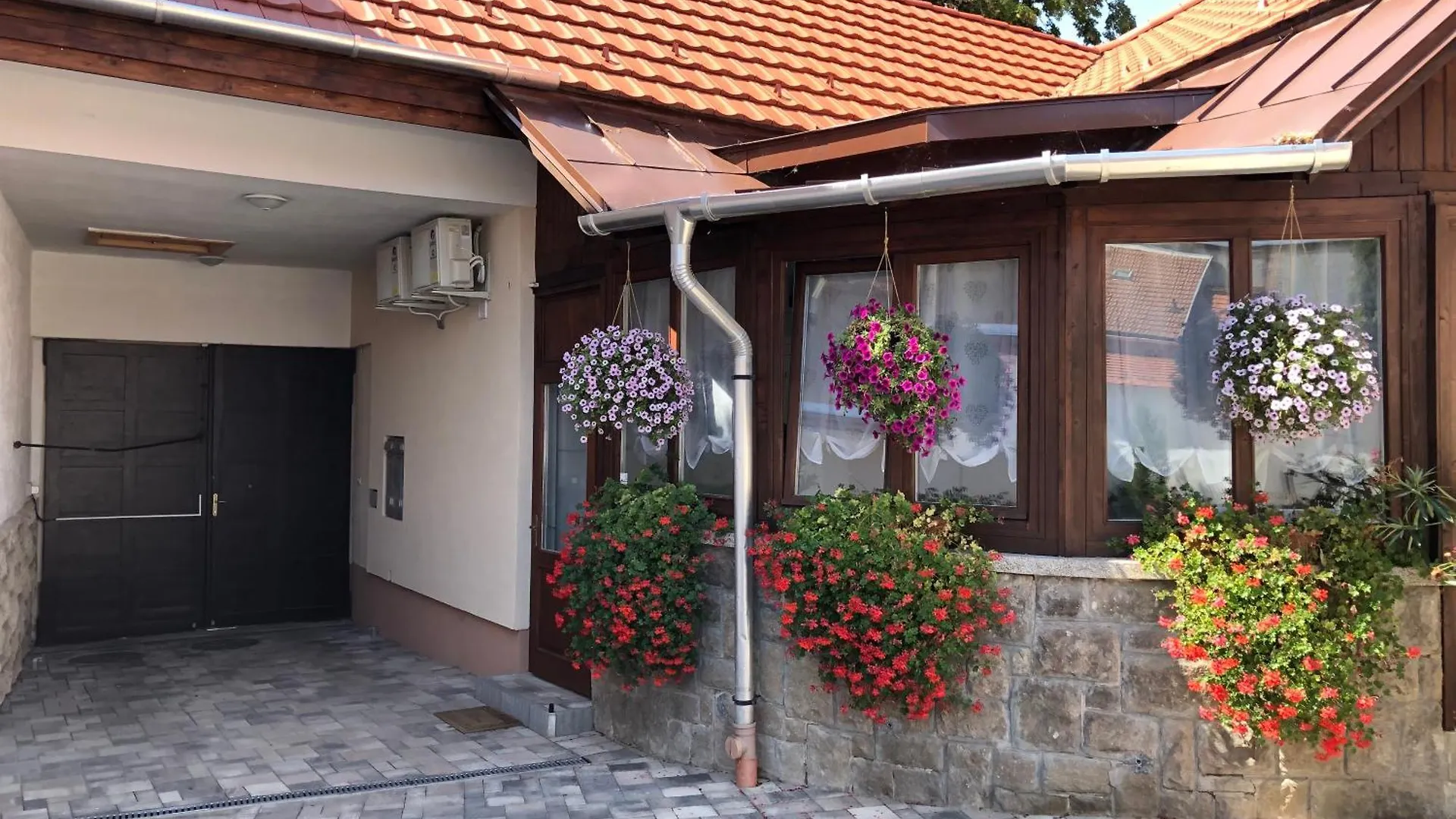 Illa Apartments 에게르