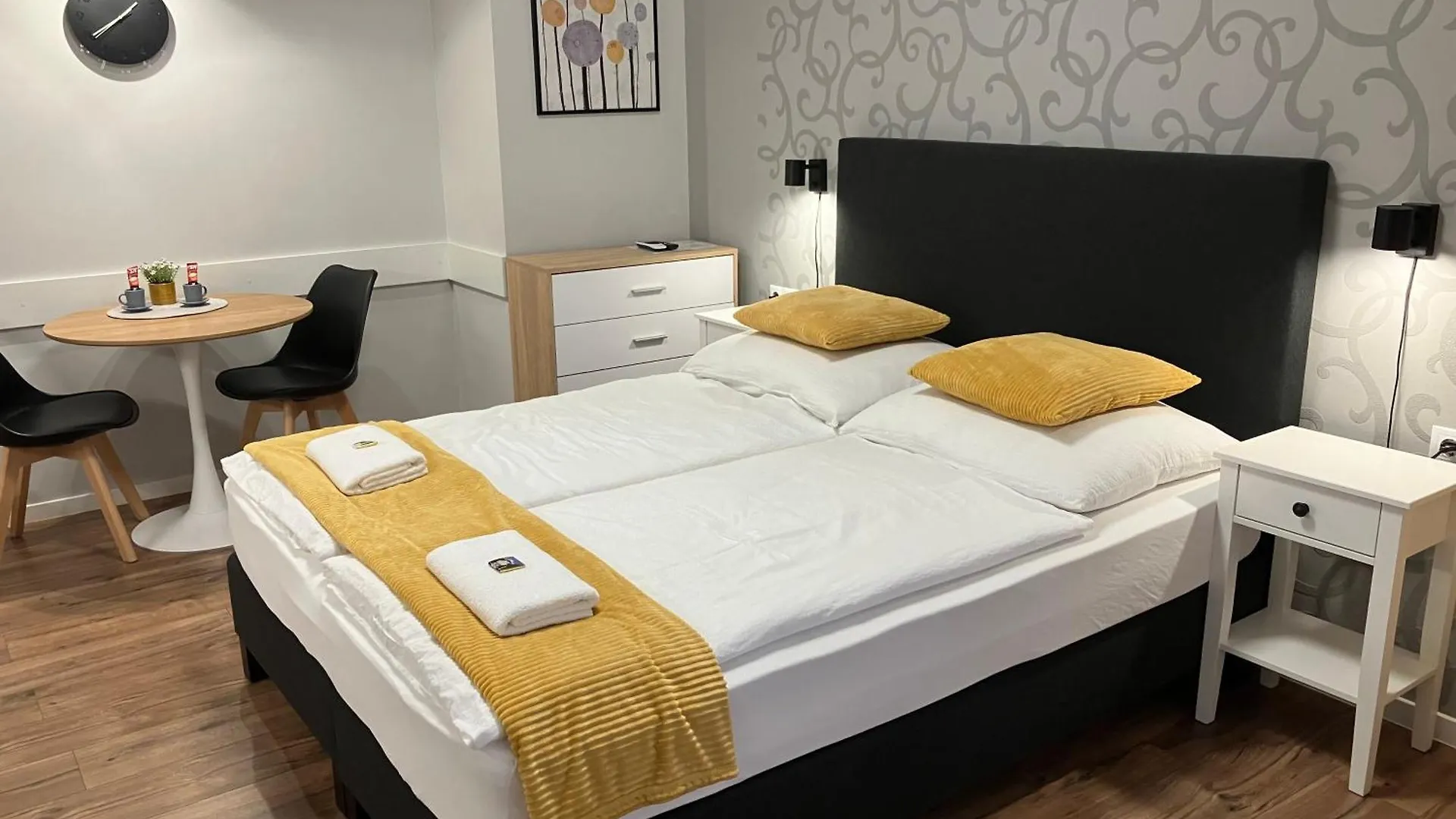 Illa Apartments 에게르