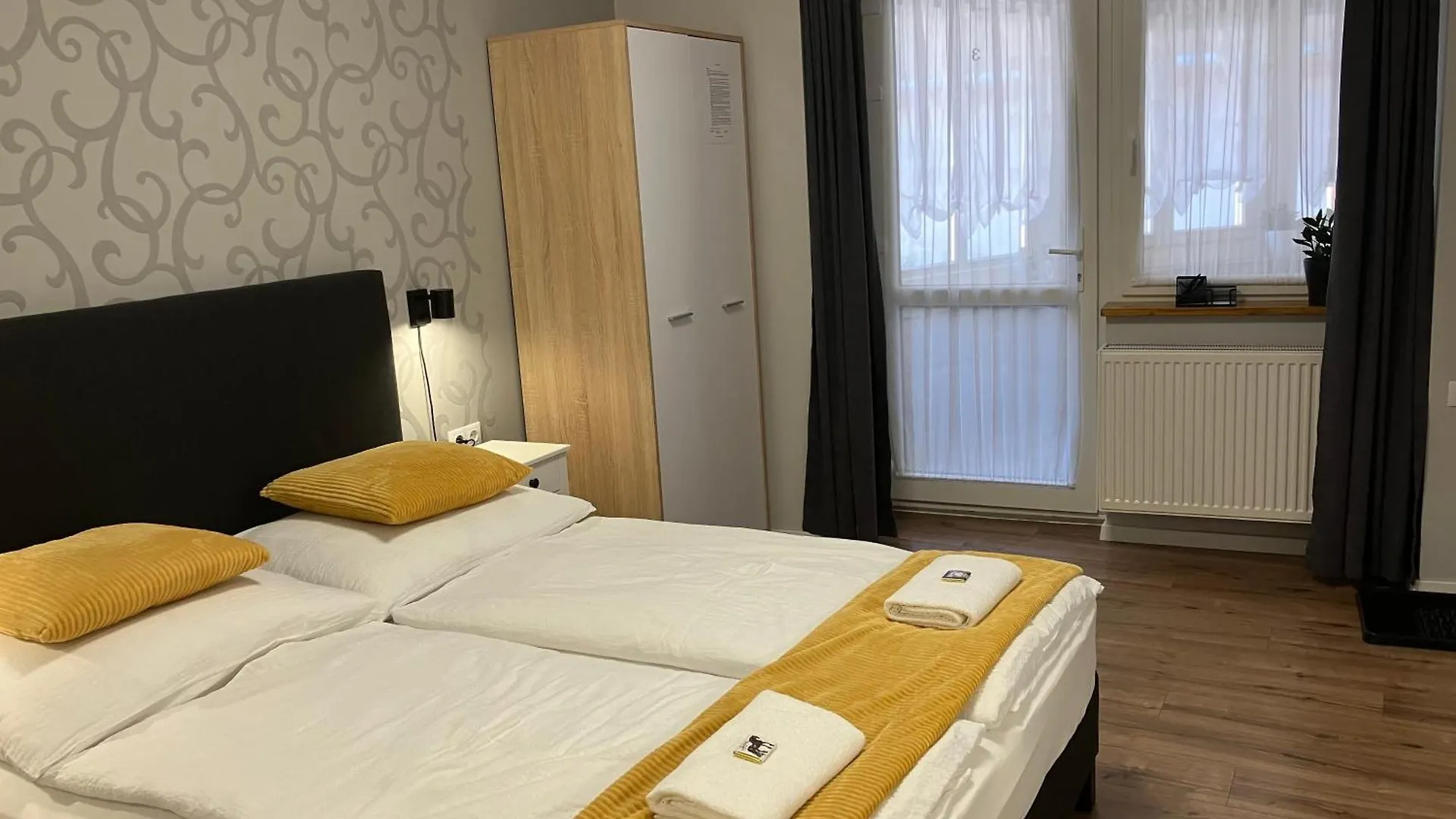 Illa Apartments 에게르