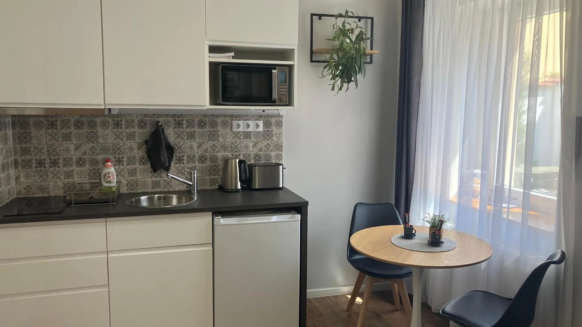 Illa Apartments 에게르