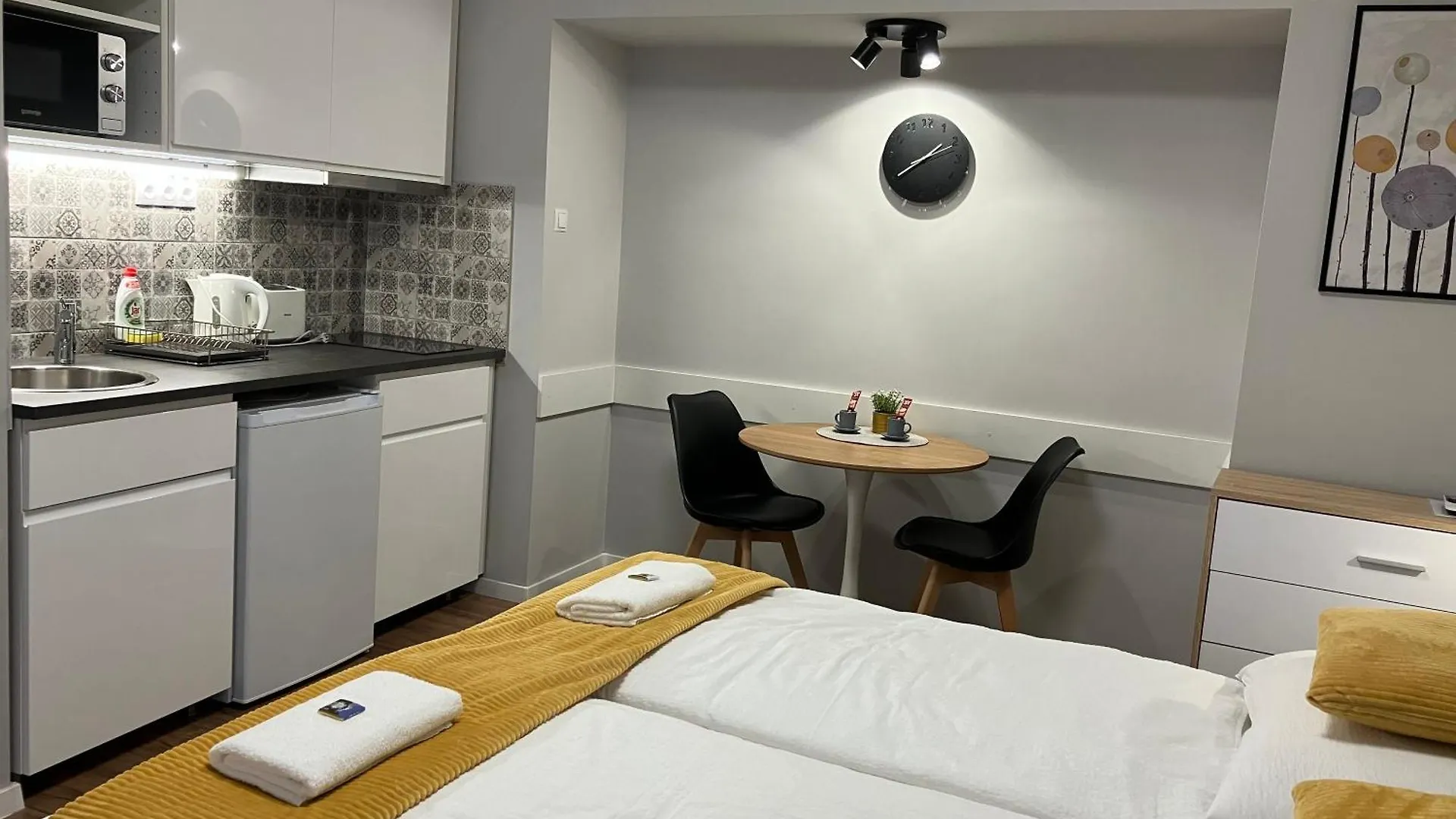 Illa Apartments 에게르